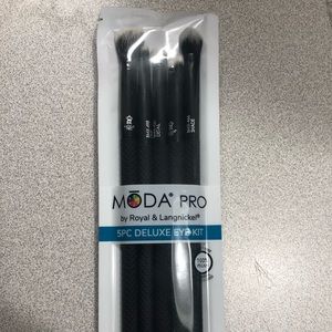 NEW MODA Pro 5 piece brush kit.